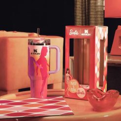 The Stanley x Barbie Quencher 40oz - '60s Twist 'N Turn